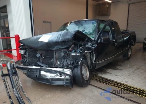 1998 Chevrolet C1500 Fleetside z USA, uszkodzony, nr VIN 2GCEC19M5W1275739